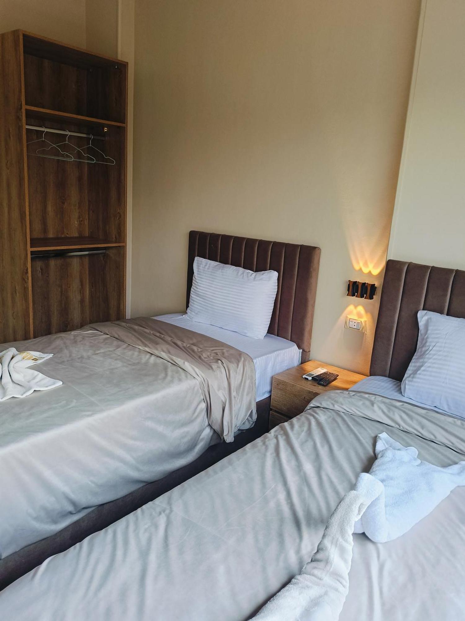 Hotel Magic Golden Pyramids View Kafret el-Gabal Esterno foto